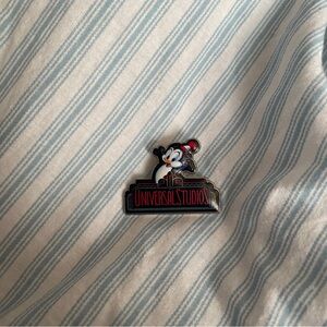 Universal studios chilly Willy pin
